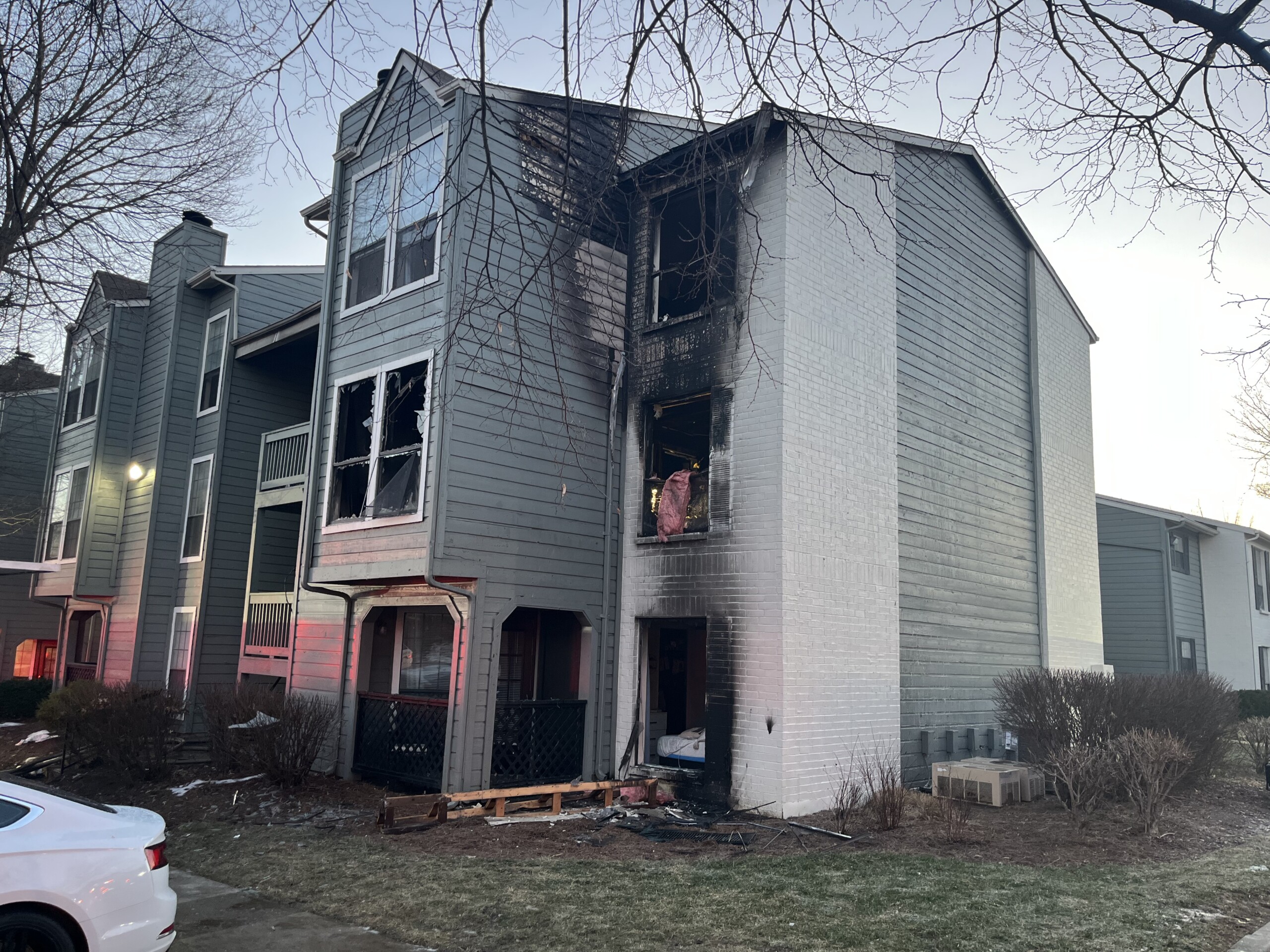 Crews fight early morning fire at Lexington apartment complex - WTVQ