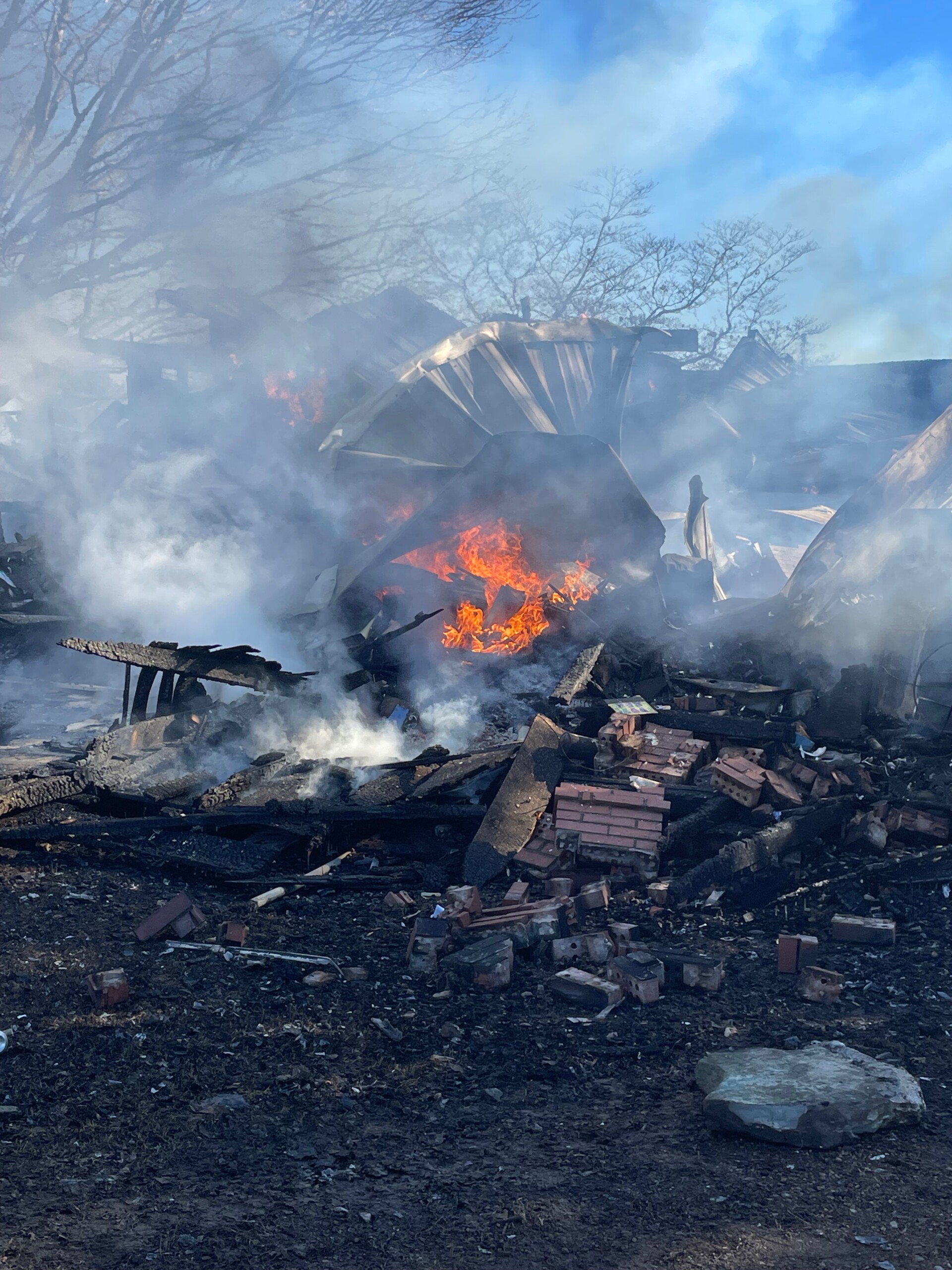Kentucky family seeking community support after fire leaves them without a home just days before Christmas